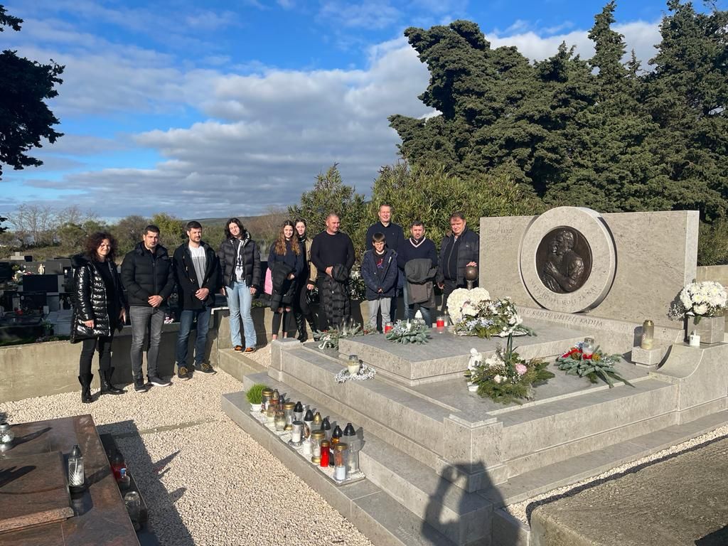 Vodstvo PPD Zagreba još jednom posjetilo obitelj te posljednje počivalište Josipa Bepa Kadije!