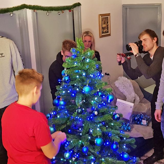 Na snimanju božićnog videa
