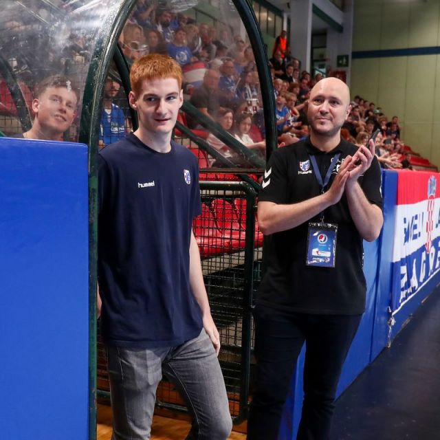 Uručene nagrade U17 rukometašima Sesveta i Zagreba za osvajanje zlata i srebra u prvenstvu Hrvatske!